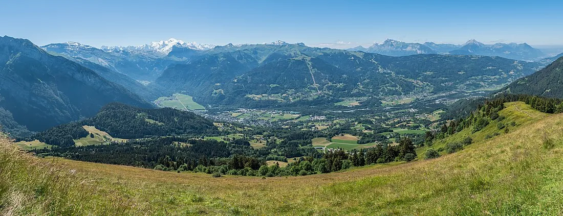 The Giffre valley seen from the high pastures