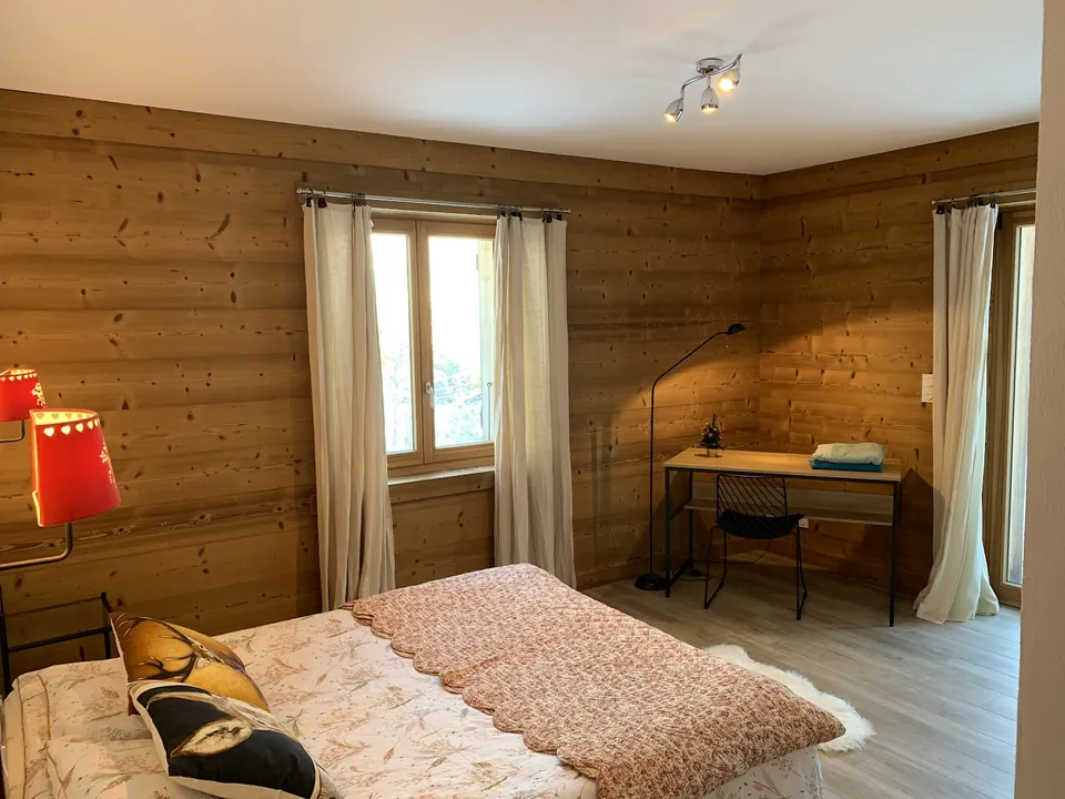Le chalet dans les étoiles: the dining area