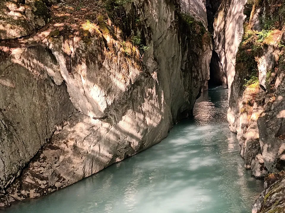 Les Gorges des Tines: view 2