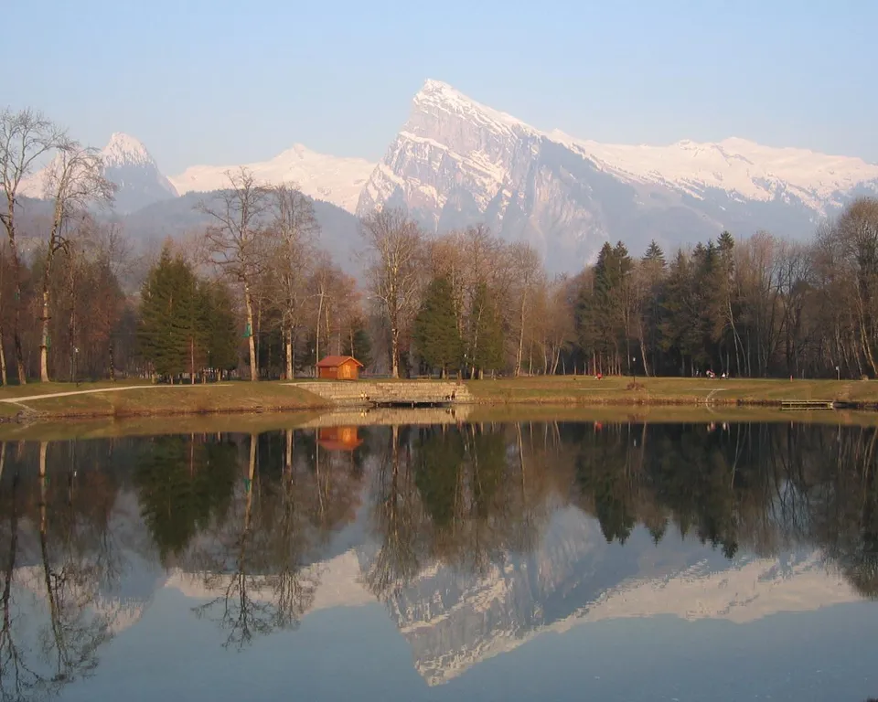 Lac Bleu in Morillon with the snow-covered Criou in the background