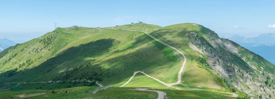 Tête du Pré des Saix and Pointe de Vernant seen from Col de Vernant